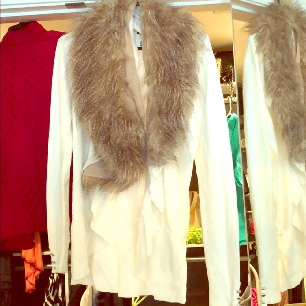 Cream sweater with removable fur collar